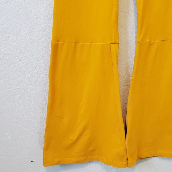 💚5/$25 Yellow Gold Flared Women's Stretchy Leggings Pants Size Medium - Picture 5 of 5